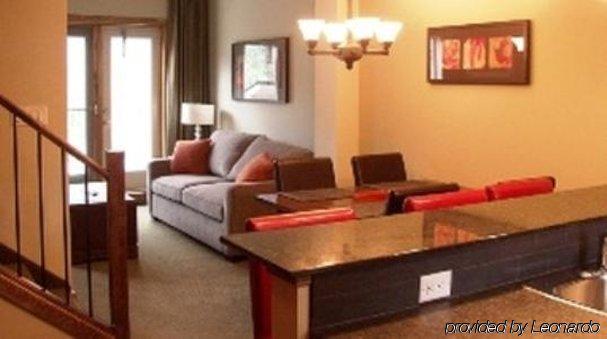 Fire Mountain Lodge Canmore Room photo